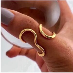 New! Gold Abstract Ring (1069) NWOT (One Size)